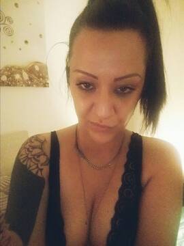 toccami e fammi ridere