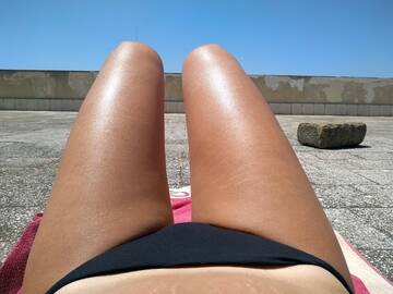 Sul tetto in intimo